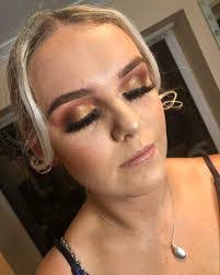 Chelsea Crossley's Instagram, Twitter & Facebook