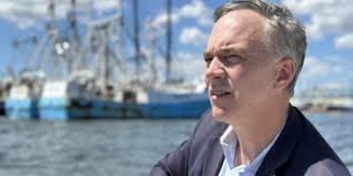 New Bedford Mayor urges delay