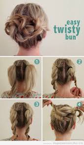 Empieza a torcer tu pelo desde la zona inferior izquierda hasta la zona derecha y amarra. Tutorial Peinado Sencillo Recogido Facil Con Dos Coletas Peinados Faciles Pelo Corto Peinados Cabello Corto Peinados Poco Cabello