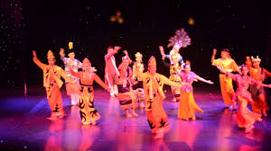 Bidang kesenian menawarkan pelbagai peluang pekerjaan kepada masyarakat. Seni Warisan Budaya Malaysia