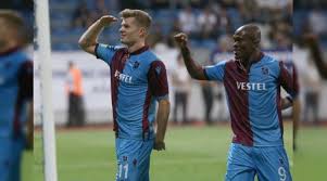 ● alexander sörloth ise uefa avrupa ligi'nde çıktığı 3 maçta 2 kez gol sevinci yaşadı ve süper lig'de oynanan kasımpaşa maçını da boş geçmeyerek gol sayısını 3'e yükseltti. Yeni Mesaj Sorloth En Iyi Donemini Geciriyor
