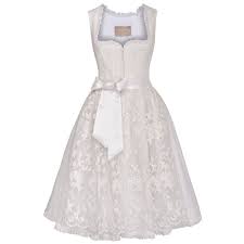 Das hochzeitsdirndl wird wie eine maßanfertigung auf deiner haut liegen und setzt dich. Midi Hochzeitsdirndl Antonia In Weiss Von Kruger Feelings