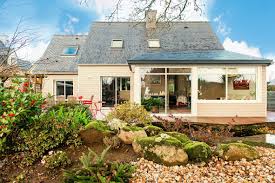 Extension Maison Moderne Bardage Bois Aluminium Blanc Et Toiture Ardoise Realisation Verandaline Extension Maison Maison Toiture Ardoise