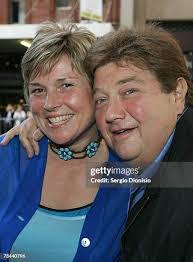 Elliott Coleman's Instagram, Twitter & Facebook