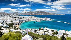 Mykonos lies about 150 km southeast of athens, 150 km north of santorini, and 230 km north of crete. Vogue Travel Guide Oscar De La Rentas Kreativdirektor Verrat Uns Seine Reisetipps Fur Mykonos Vogue Germany