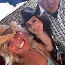 Jennifer Tinker's Instagram, Twitter & Facebook