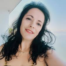 Nu plânge, Ana!”, live la LUCRURI SIMPLE, cu ADDA, alături de Radu Bucălae.  Toată piesa e în podcast, în link-ul de mai jos! 🌻  https://m.youtube.com/@HoriaBrenciu/videos AQUA Carpatica Domeniile  Sâmburești