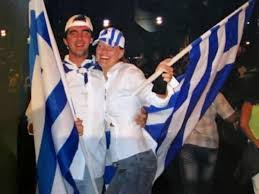 Χρόνια πολλά,.ευχές σε όλους τους έλληνες και όλες τις ελληνίδες!». Z2dcfhhx Ydb6m