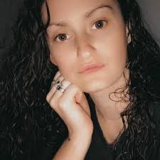 Good morning, ladies of Little House! I see the group is expanding and I am  digging that. Just wanted to introduce myself. My name is Sammie. Little  House Alumni here! I am