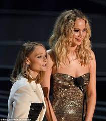 Jodie Foster Jokes During Oscars She Was Attacked By Meryl Streep Jodie Foster Jennifer Lawrence Hollywood Stars Actresses