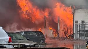 See more of trogir gmbh on facebook. Feuerwehr Muss Gleich Zwei Grossbrande Loschen Ndr De Nachrichten Hamburg