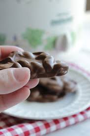 Trisha yearwood favorite candy recipes. Crock Pot Peanut Clusters
