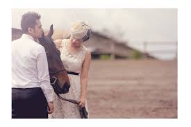 Dikelilingi oleh dataran tinggi dan pegunungan menjadikan kota ini memiliki banyak potensi wisata outdoor yang mempesona. 5 Tempat Liburan Bandung Ini Juga Cocok Untuk Foto Pre Wedding Janganlupabahagia Com
