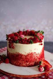 Der kuchen schmeckt auch mit glutenfreiem mehl sehr lecker. Red Velvet Torte Mit Cassis Und Frischen Beeren Marion S Kaffeeklatsch