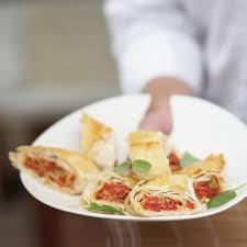 Filorollchen Mit Paprika Und Oliven Rezept Rezept Rezepte Lebensmittel Essen Leichtes Essen