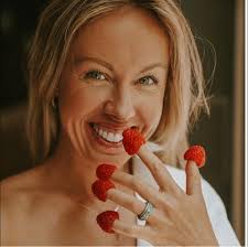 Hey guys, where are you all from and how easy is it to get GOOD, quality  food where you live?? I'm asking 'cause I'm driving with my family cross  country right now (