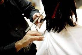Ada beragam jenis penafsiran mimpi yang berkaitan dengan potong rambut, entah itu potong rambut pendek, potong rambut sendiri, potong rambut di salon, melihat orang lain potong rambut. Percakapan Di Tukang Cukur Salon Dalam Bahasa Inggris Sederet Com