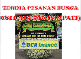 Cara unik merangkai bunga altar untuk masa natal, diperagakan oleh tim perangkai bunga paroki keluarga kudus cibinong pada hari selasa 24 . 0811 319 530 Simpati Rangkaian Bunga Altar Natal Surabaya Rangkaian Bunga Altar Kamis Putih Surabaya Bunga Surabaya