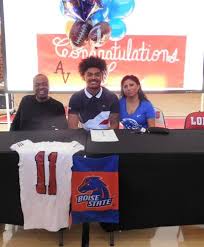 Dixon, Hall, Wright earn full scholarship offers