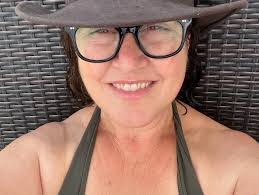 Elsa Mclean's Instagram, Twitter & Facebook