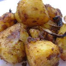An Incredibly Easy Slow Cooker Bombay Potatoes Recipe They Ll Turn Out Fragrant Taste Amazing And We C Slow Cooker Vegetarian Easy Slow Cooker Curry Recipes