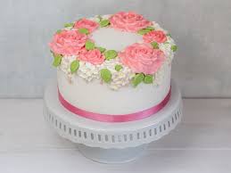 In den meisten fällen kennt man nur einen teil des brautpaars gut und den anderen eher weniger. Einfache Hochzeitstorte Selber Machen Blumenkranz Torte