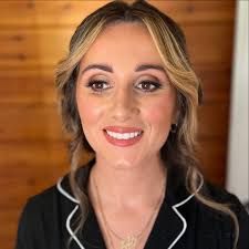 Glam bridal beauty 💋 Products used: Bobbi brown face base moisturiser &  primer Estée Lauder double wear Mac Pro long wear concealer Too faced nude  eyeshadow palette Bobbi brown moonstone shadow Mac