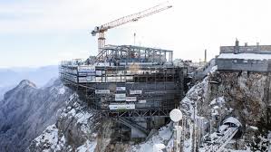 Von der bergstation aus hast du die möglichkeit touren zum hausberg, kreuzeck oder sogar hinunter ins höllental zu gehen. Touristenmagnet Bau Der Seilbahn Zur Zugspitze Nimmt Fahrt Auf
