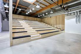 Realisation D Une Agora Et Amenagement De Bureaux En Mezzanine En 2020 Amenagement Bureau Amenagement D Espace Mezzanine