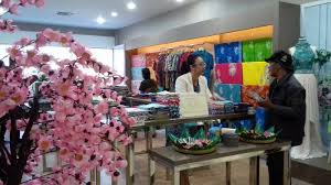 Motif batik ini sudah dikenal sejak mataram kartasura. Video Gallery Pertama Toko Batik 3 Juragan Ayu Resmi Dibuka Di Palur Plasa Karanganyar Tribun Solo