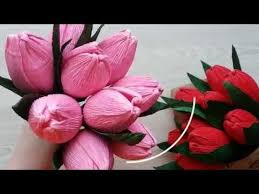 как сделать бутон розы из гофрированной бумаги без конфет Kompoziciya S Cvetami K 1 Sentyabrya Svoimi Rukami Diy Tsvoric Arrangement With Flow Cvety Iz Papirosnoj Bumagi Bumazhnye Cvetochnye Remesla Bumazhnyj Cvetok Uchebnik