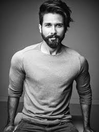 Shahid kapoor took it up a notch with his hairstyle for his upcoming release, with a heavy volume ruffled hairstyle. Hair Style Shahid Kapoor 769x1024 Wallpaper Teahub Io