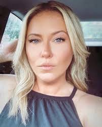 Mary Pickens's Instagram, Twitter & Facebook