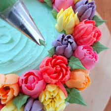 Whether it's cupcakes, cake pops or biscuits you're planning to decorate, you're sure to find the perfect icing tools for the job with our fantastic range of nozzles and piping bags. Ideas Hobbycraft Blog Creative Cake Decorating Floral Cake Cake Decorating Company