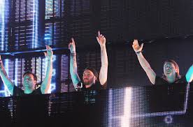 Gli swedish house mafia (shm) sono un gruppo musicale house svedese composto da tre dj e produttori: Swedish House Mafia Unveil Another Mysterious Countdown On Their Website