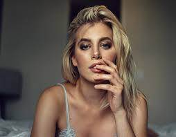 15 Minutes Projektit :: Photos, videos, logos, illustrations and branding  :: Behance