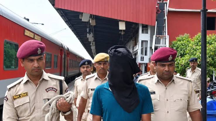 Patna Train Murder: Out on bail, 'psycho killer' posing as cop pushes worker off moving train | Patna News - The Times of India