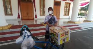Besar keempat titik sudutnya 360º. Terharu Bocah Ini Jualan Donat Keliling Bantu Orang Tuanya