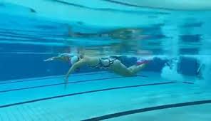 Egy élő több tízezer ember követi instagramon a hawaii fotóst, aki a víz alatt készít meztelen fotókat a hölgyekről. 76 Finswimming Ideas Uszas Buvarkodas Buvar