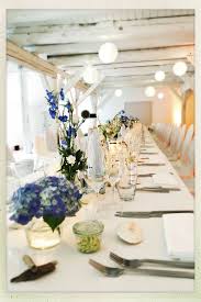 Heiraten Auf Dem Gut Emkendorf Mit Langen Tafeln Und Lampions Raumdekoration Tischdekoration Dekoration