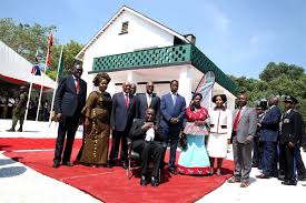 Kenneth kaunda — noun statesman who led northern rhodesia to full independence as zambia in 1964 and served as zambia s first president (1924 1999) • syn: Edgar Chagwa Lungu Auf Twitter We Were Delighted To Have In Our Midst Dr Kenneth Kaunda The First President Of The Republic Of Zambia At Today S Historic Occasion Https T Co Pwakpbx7zf