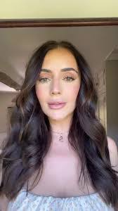 Ellen Hobson's Instagram, Twitter & Facebook