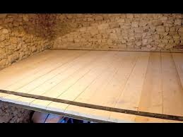 Lleva a leroy merlin siempre contigo. Poser Un Plancher En Bois Sur Des Poutres Metalliques Youtube