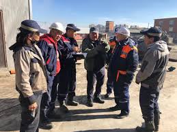 Базальтвүүл #Чулуун_хөвөнгийн чанар сайн бна гэж Орос багш маань үнэлж  бна.Өнөөдөр ажлын байр дээрхи сургалт явуулж бна. Уралын Нэгдсэн Их  Сургуулийн Шинэ Материалын Институтын #чулуун_хөвөн хайлах зуухны эрдэмтэн  багш В.И Матюхин залуу