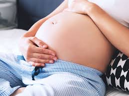 Ich bin etwas kräftiger habe. Babybauch Das Bedeuten Ihre Rundungen Nivea Nivea Schweiz