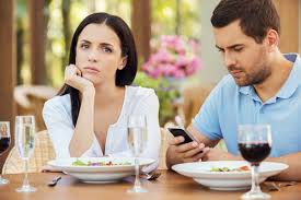 Dear nabila, honestly, i'm fed up with my husband's addiction to his mobile phone; How To Get More Attention Than His Phone Huffpost