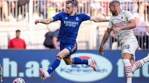 reˈal maˈðɾið ˈkluβ ðe ˈfuðβol , meaning royal madrid football club), commonly referred to as real madrid, is a spanish professional football club based in madrid. Gareth Bale Wales Forward Misses Penalty On Return To Real Madrid Action Bbc Sport