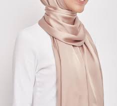 Another parcel of tudung satin had safely arrived at the hands of our beloved customer. China Scarf Manufacturers Wholesale Custom Muslim Headscarves Tudung Bawal Satin Silk Square Scarf Hijab China Shawl And Scarf Price