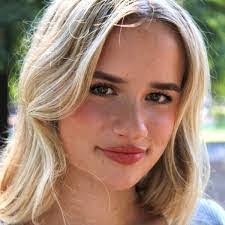 Isabella Schafer's Instagram, Twitter & Facebook