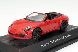 Finished in spectacular racing yellow over black, this gts comes loaded with: Porsche 911 991 Gts Jetzt Als Modellauto Im Massstab 1 43
